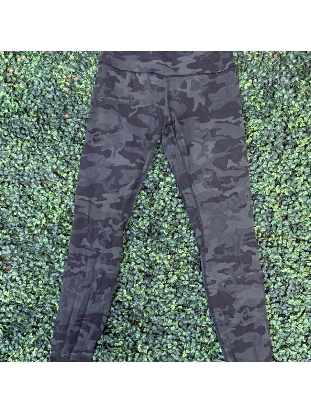 Lululemon full-length leggings Camo size 6
